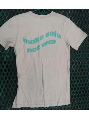 Liberty in North Korea Beige Soju Themed Graphic T-Shirt size xs